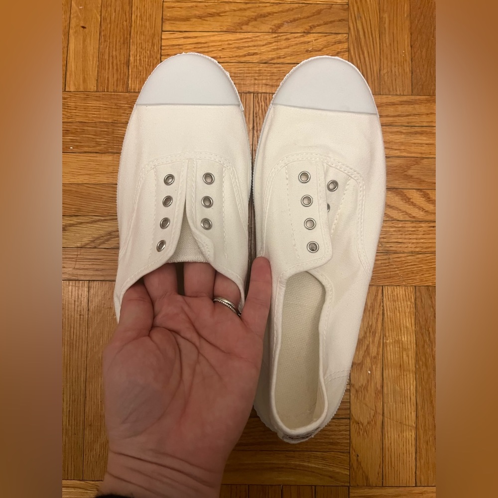 NWOT White Pisamonas Toe Cap Canvas Trainers Size 39